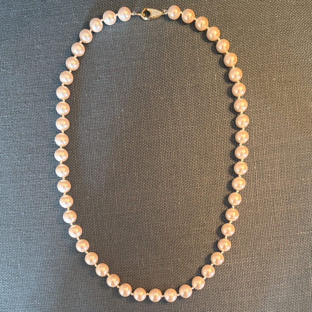 VINTAGE 14mm Faux Pearls 30” Swarovski Crystal & Goldtone NEW Premium clasp EUC